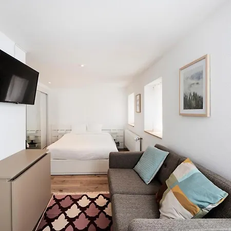 Ground Floor Bright In - Next To Transport! Rn18-1 Appartement